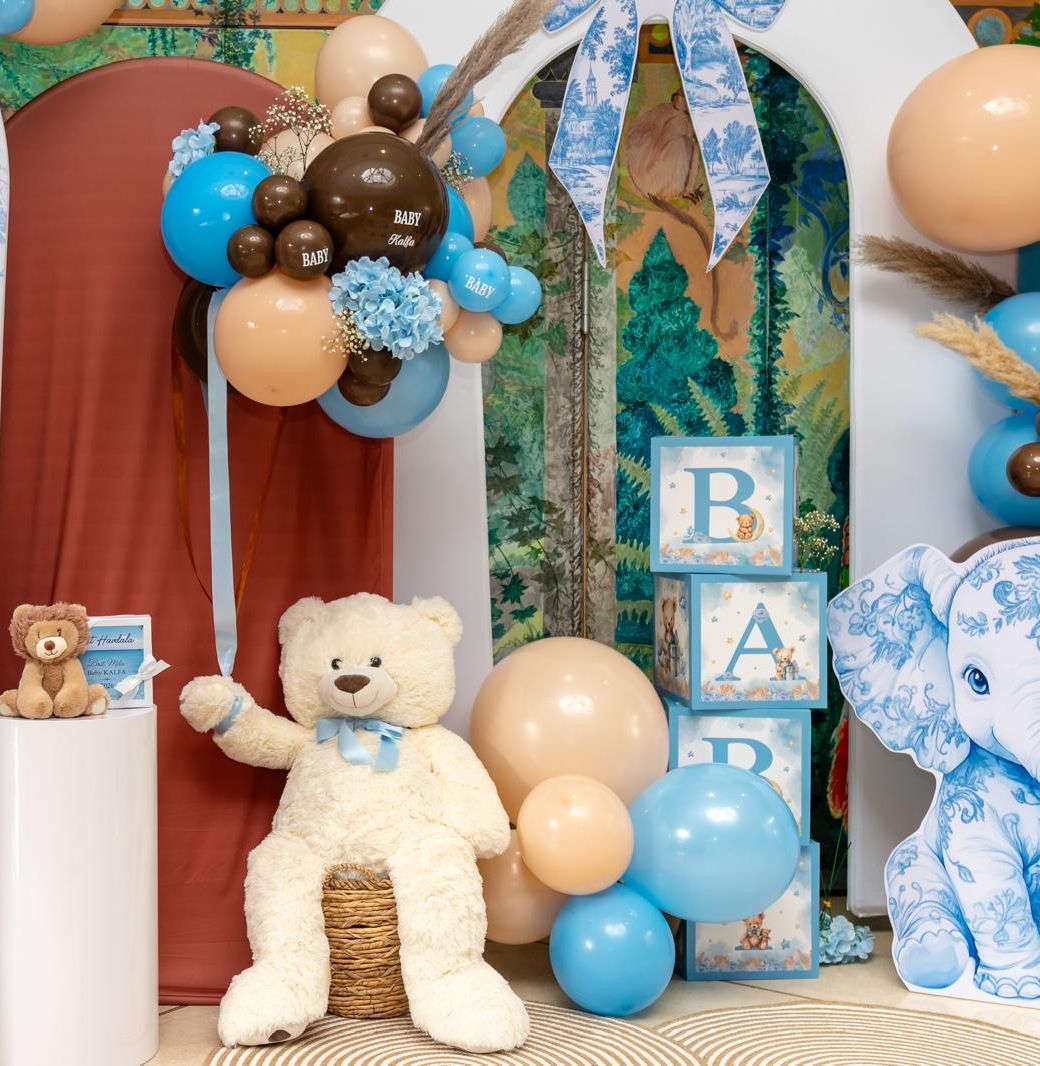 Arche avec ballons, ourson géant et cubes BABY